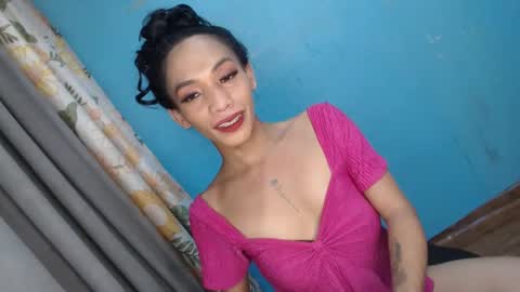 Snapshot of uncut_queen chatting on October 5, 4:24 am LOVELY JANE online show from October 5, 4:24 am
