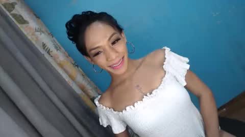 Snapshot of uncut_queen chatting on October 9, 2:02 am LOVELY JANE online show from October 9, 2:02 am