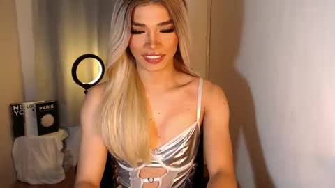 Snapshot of unique_taste69 chatting on September 15, 4:56 pm Miss Andrea online show from September 15, 4:56 pm