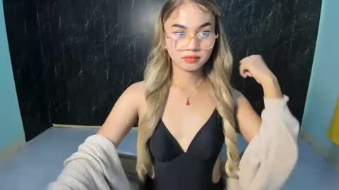 Snapshot of urasian_kat chatting on March 10, 12:17 pm urasian_kat online show from March 10, 12:17 pm