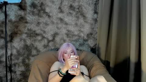 Snapshot of urasian_slut_yana chatting on January 25, 1:14 pm yana online show from January 25, 1:14 pm