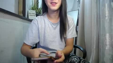 Snapshot of urasiantserika chatting on January 22, 2:24 pm Erika online show from January 22, 2:24 pm