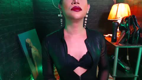 Snapshot of urhardcockqueenxxx chatting on December 6, 9:07 pm queen norelle online show from December 6, 9:07 pm