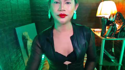 Snapshot of urhardcockqueenxxx chatting on January 11, 10:51 pm queen norelle online show from January 11, 10:51 pm