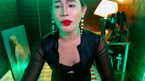 Snapshot of urhardcockqueenxxx chatting on March 1, 11:26 pm queen norelle online show from March 1, 11:26 pm