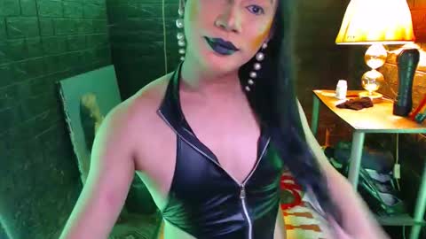 Snapshot of urhardcockqueenxxx chatting on October 1, 7:47 pm queen norelle online show from October 1, 7:47 pm