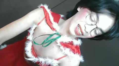 Snapshot of urlovely_ariana chatting on December 6, 2:00 pm Ariana online show from December 6, 2:00 pm