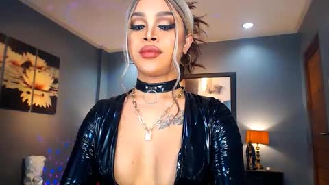 Snapshot of urmajestytyra chatting on December 18, 11:19 pm UrMajestyTyra online show from December 18, 11:19 pm