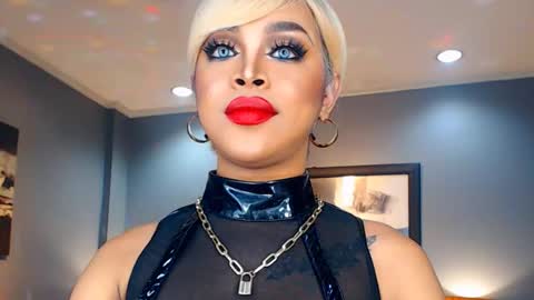 Snapshot of urmajestytyra chatting on January 5, 11:22 pm UrMajestyTyra online show from January 5, 11:22 pm