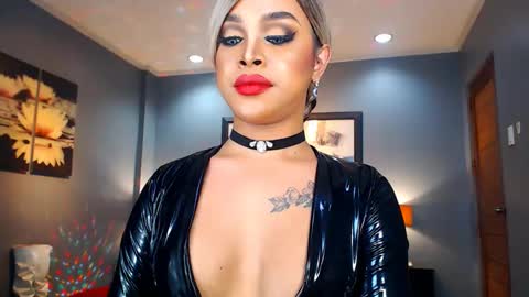 Snapshot of urmajestytyra chatting on January 12, 2:24 am UrMajestyTyra online show from January 12, 2:24 am
