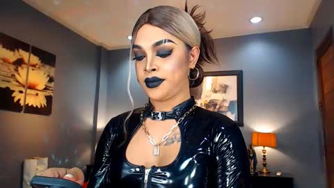 Snapshot of urmajestytyra chatting on February 2, 9:23 pm UrMajestyTyra online show from February 2, 9:23 pm