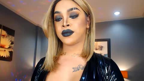 Snapshot of urmajestytyra chatting on February 4, 3:00 am UrMajestyTyra online show from February 4, 3:00 am