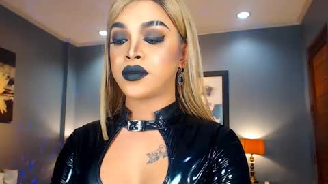 Snapshot of urmajestytyra chatting on February 19, 12:35 am UrMajestyTyra online show from February 19, 12:35 am