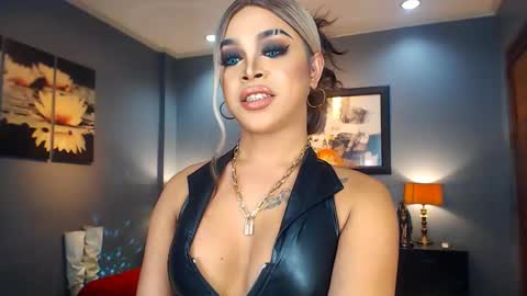 Snapshot of urmajestytyra chatting on February 20, 1:25 am UrMajestyTyra online show from February 20, 1:25 am