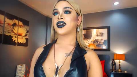 Snapshot of urmajestytyra chatting on February 23, 12:41 am UrMajestyTyra online show from February 23, 12:41 am