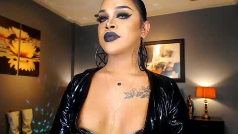 UrMajestyTyra online show from October 18, 8:51 am