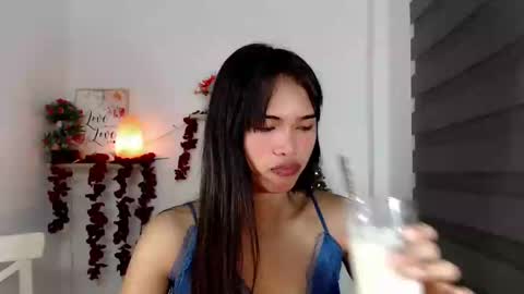 ursandra_xx online show from March 3, 8:18 pm