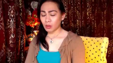 Snapshot of urtimelessbeauty chatting on December 4, 9:29 pm Merca online show from December 4, 9:29 pm