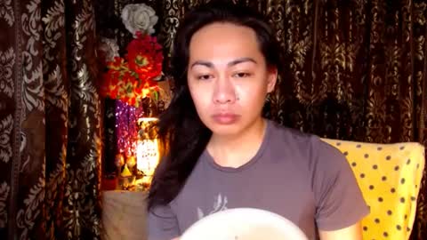 Snapshot of urtimelessbeauty chatting on February 9, 9:06 pm Merca online show from February 9, 9:06 pm