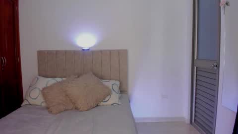 Snapshot of valen_sweet01 chatting on September 13, 1:50 pm valentina online show from September 13, 1:50 pm