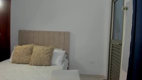 Snapshot of valen_sweet01 chatting on October 11, 2:19 pm valentina online show from October 11, 2:19 pm