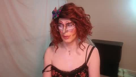 Snapshot of valentia_vickers chatting on February 16, 12:00 am Valentia online show from February 16, 12:00 am