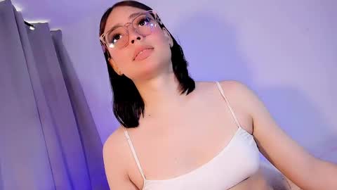 Snapshot of valentina_alba chatting on March 8, 9:40 pm Valentina online show from March 8, 9:40 pm