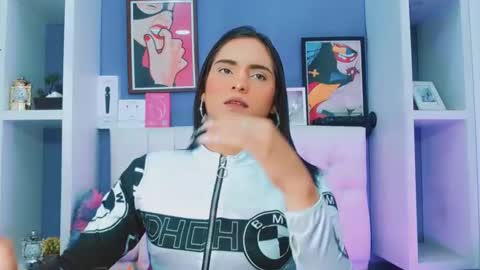 Snapshot of valentina_princess_ chatting on February 23, 6:07 am valentina_princess_ online show from February 23, 6:07 am