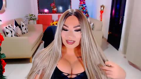 Snapshot of valentinaxqueen chatting on December 6, 11:08 pm online show from December 6, 11:08 pm