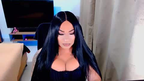 Snapshot of valentinaxqueen chatting on December 19, 11:14 pm online show from December 19, 11:14 pm