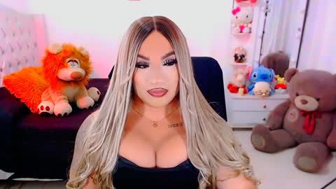 Snapshot of valentinaxqueen chatting on December 27, 11:21 pm online show from December 27, 11:21 pm