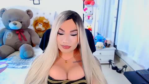 Snapshot of valentinaxqueen chatting on January 14, 10:23 pm online show from January 14, 10:23 pm