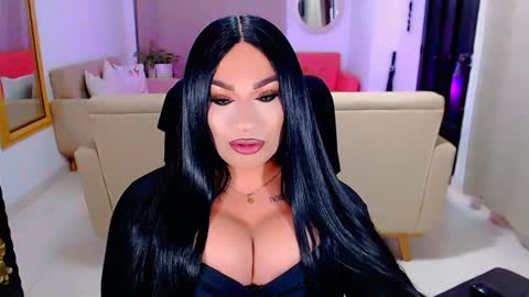 Snapshot of valentinaxqueen chatting on January 22, 1:10 am online show from January 22, 1:10 am
