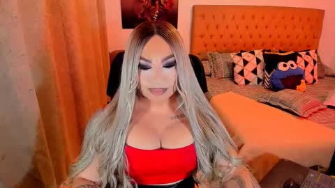 Snapshot of valentinaxqueen chatting on February 12, 12:48 am online show from February 12, 12:48 am