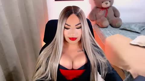 Snapshot of valentinaxqueen chatting on February 15, 11:16 pm online show from February 15, 11:16 pm