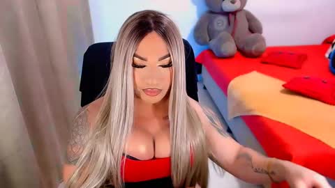 Snapshot of valentinaxqueen chatting on March 1, 11:15 pm online show from March 1, 11:15 pm