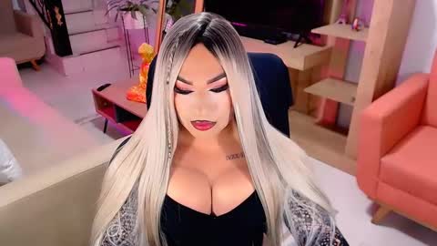 Snapshot of valentinaxqueen chatting on March 9, 11:03 pm online show from March 9, 11:03 pm