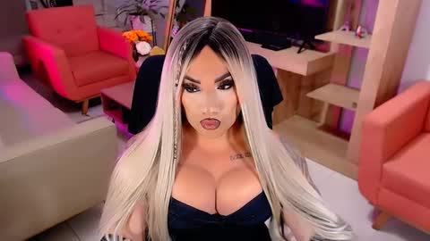 Snapshot of valentinaxqueen chatting on March 10, 10:45 pm online show from March 10, 10:45 pm