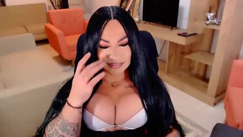 Snapshot of valentinaxqueen chatting on September 18, 2:28 am online show from September 18, 2:28 am