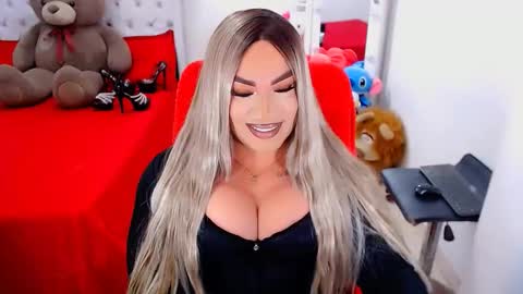 Snapshot of valentinaxqueen chatting on October 3, 12:43 am online show from October 3, 12:43 am