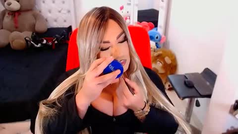 Snapshot of valentinaxqueen chatting on October 8, 9:16 pm online show from October 8, 9:16 pm
