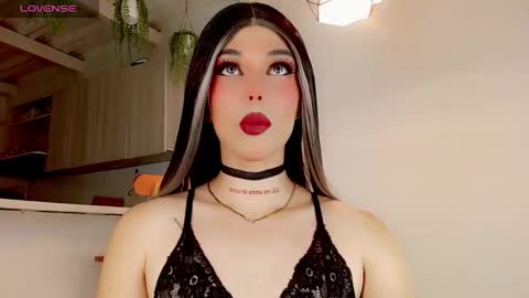 Snapshot of valentinne_marian chatting on February 23, 4:17 am Marian online show from February 23, 4:17 am