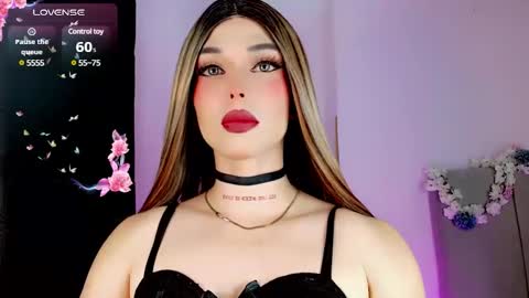 Snapshot of valentinne_marian chatting on March 1, 7:42 am Marian online show from March 1, 7:42 am