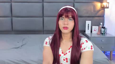 Snapshot of valentino_moon chatting on October 6, 2:44 am valentino moon online show from October 6, 2:44 am