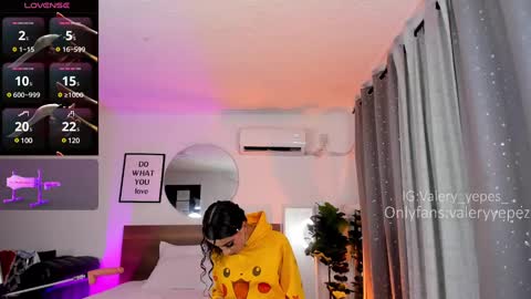 Snapshot of valery_yepes_ chatting on March 2, 12:47 pm Valery online show from March 2, 12:47 pm