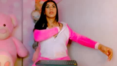 Snapshot of vanessa_brett_1 chatting on December 17, 5:40 am vanessa online show from December 17, 5:40 am