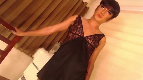 Snapshot of velvet_fux chatting on December 10, 8:38 pm Richy will make you fall in love online show from December 10, 8:38 pm