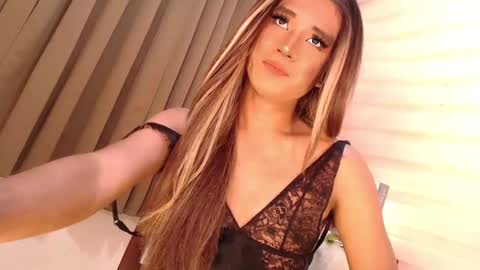 Snapshot of velvet_fux chatting on January 1, 2:31 pm Richy will make you fall in love online show from January 1, 2:31 pm