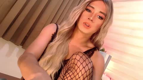Snapshot of velvet_fux chatting on January 3, 11:46 am Richy will make you fall in love online show from January 3, 11:46 am