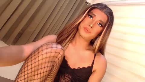 Snapshot of velvet_fux chatting on January 9, 8:44 pm Richy will make you fall in love online show from January 9, 8:44 pm